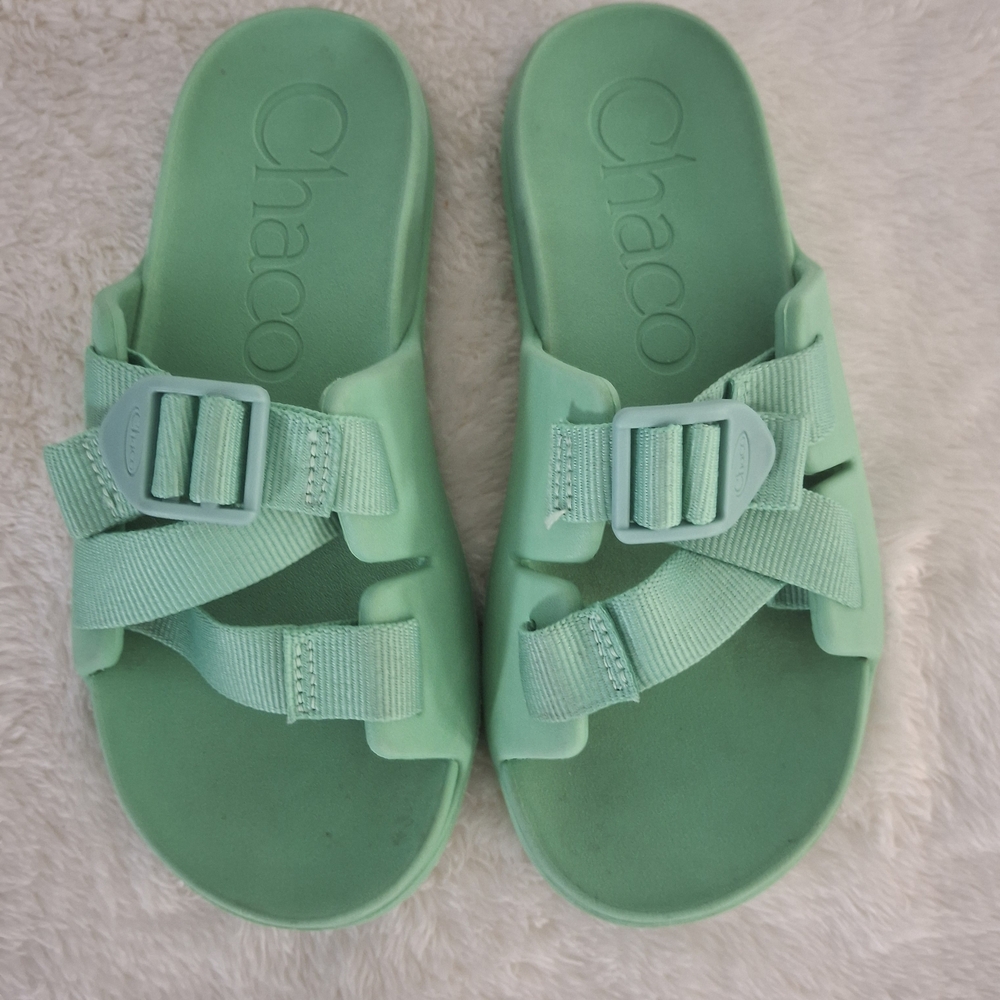 Chaco Kids Green Sandals Size 2.